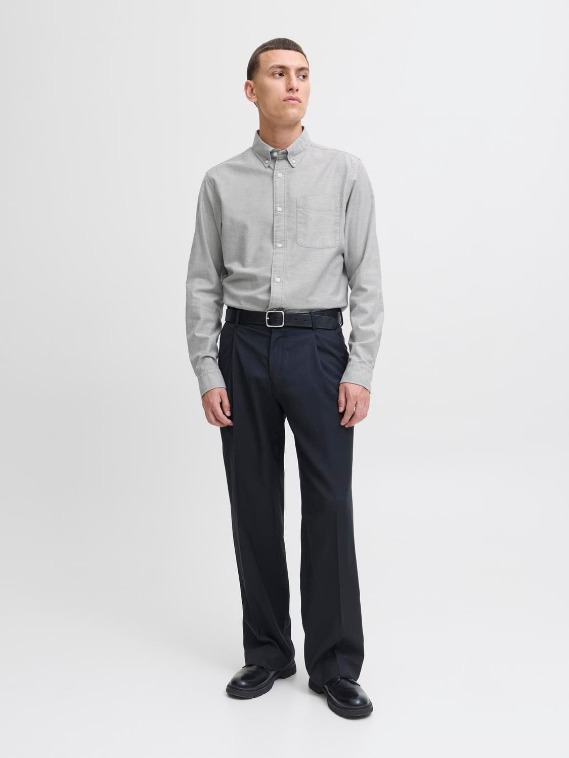 model_shot-front_full